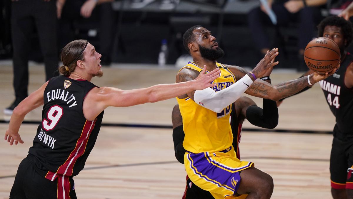 Nba finals 2024. Лейкерс Майами. Скамья запасных баскетбол. Скамейка запасных баскетбол.