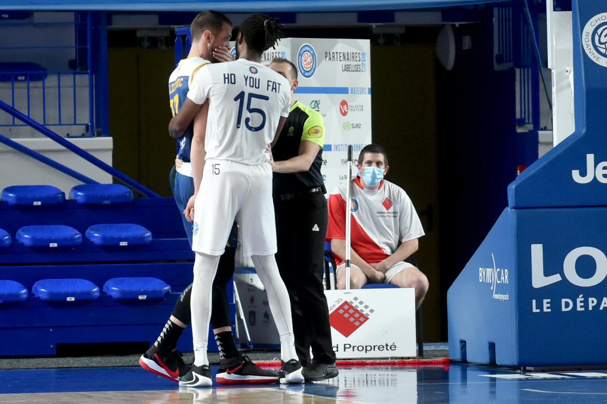 Миралем Халилович получил перелом челюсти и пропустит остаток сезона. Бабакар Туре нанес ему удар во время матча