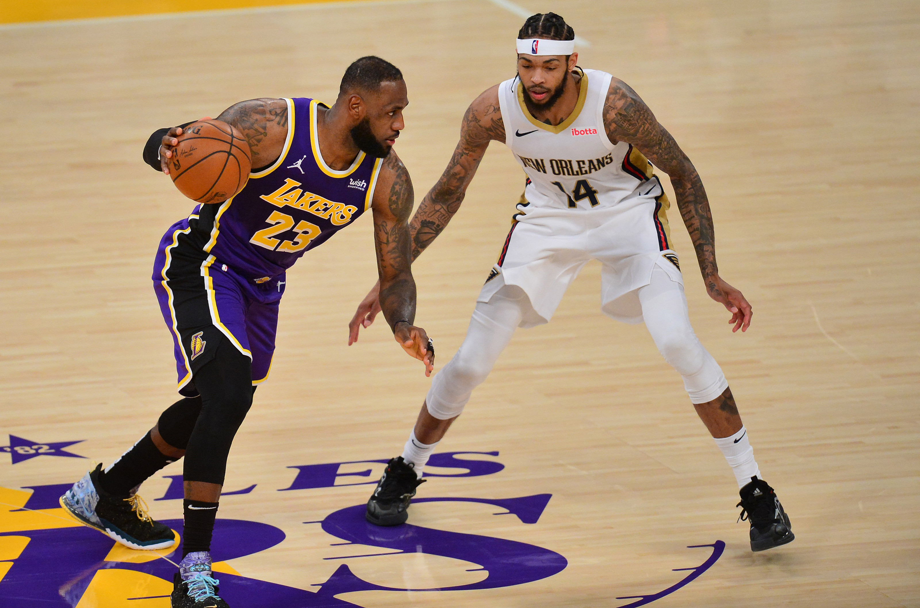 100 очков в нба. Форма Леброна Джеймса Лейкерс. LEBRON James los Angeles Lakers 2020 slamdunks.