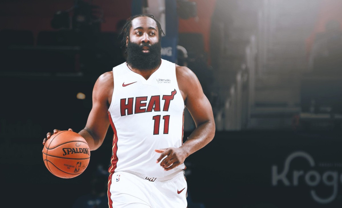 Джонатан Харден. Harden Miami Heat Jersey. Западная конференция НБА 21-22. Майами хит фото 2022.