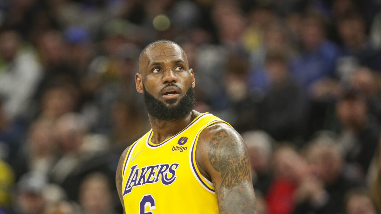 Nba 38. LEBRON James побил рекорд. Владелец Лос Анджелес Лейкерс. Lakers последние матчи.