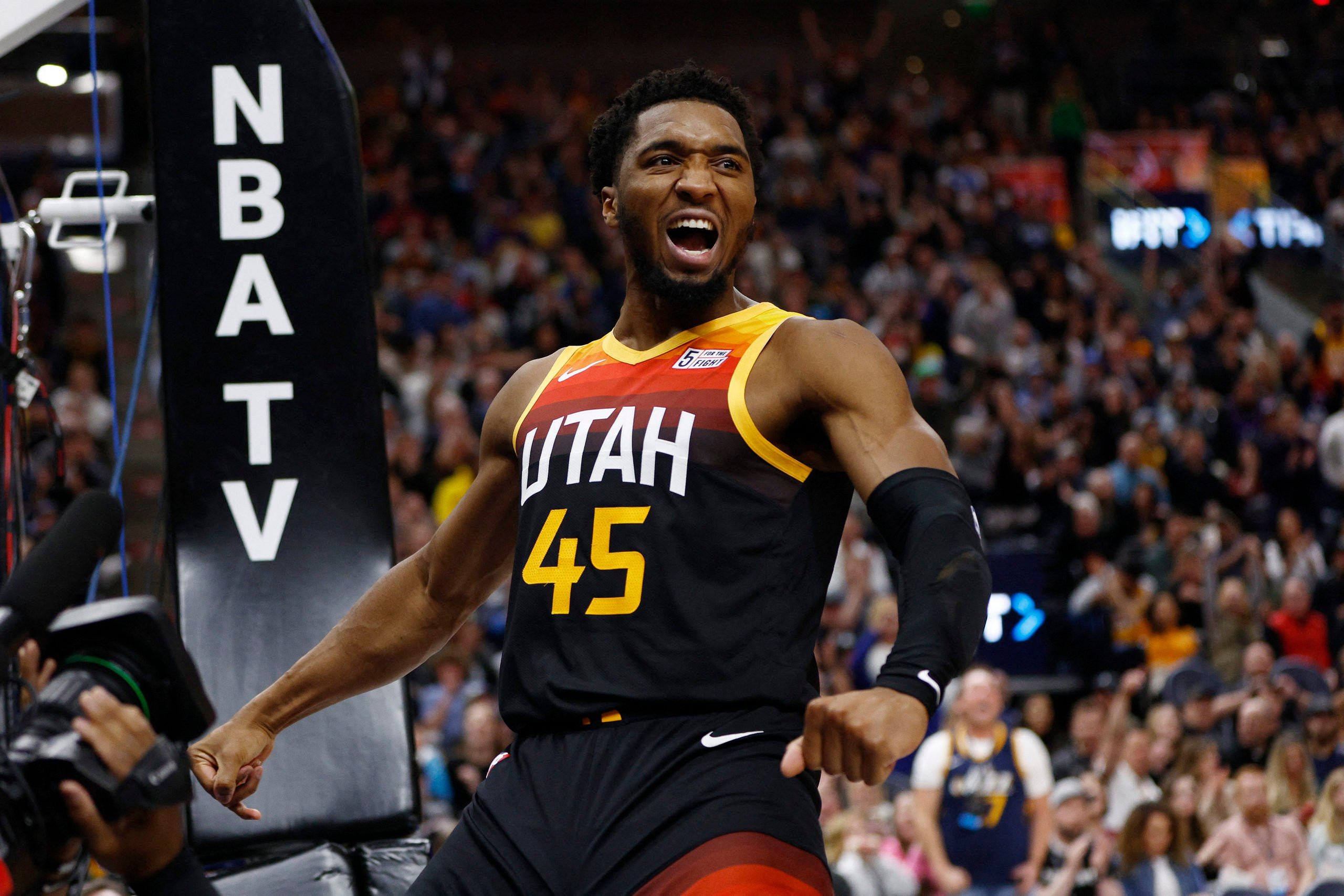 Юта защитник. Митчелл. Donovan Mitchell Toronto. Charles e Mitchell.