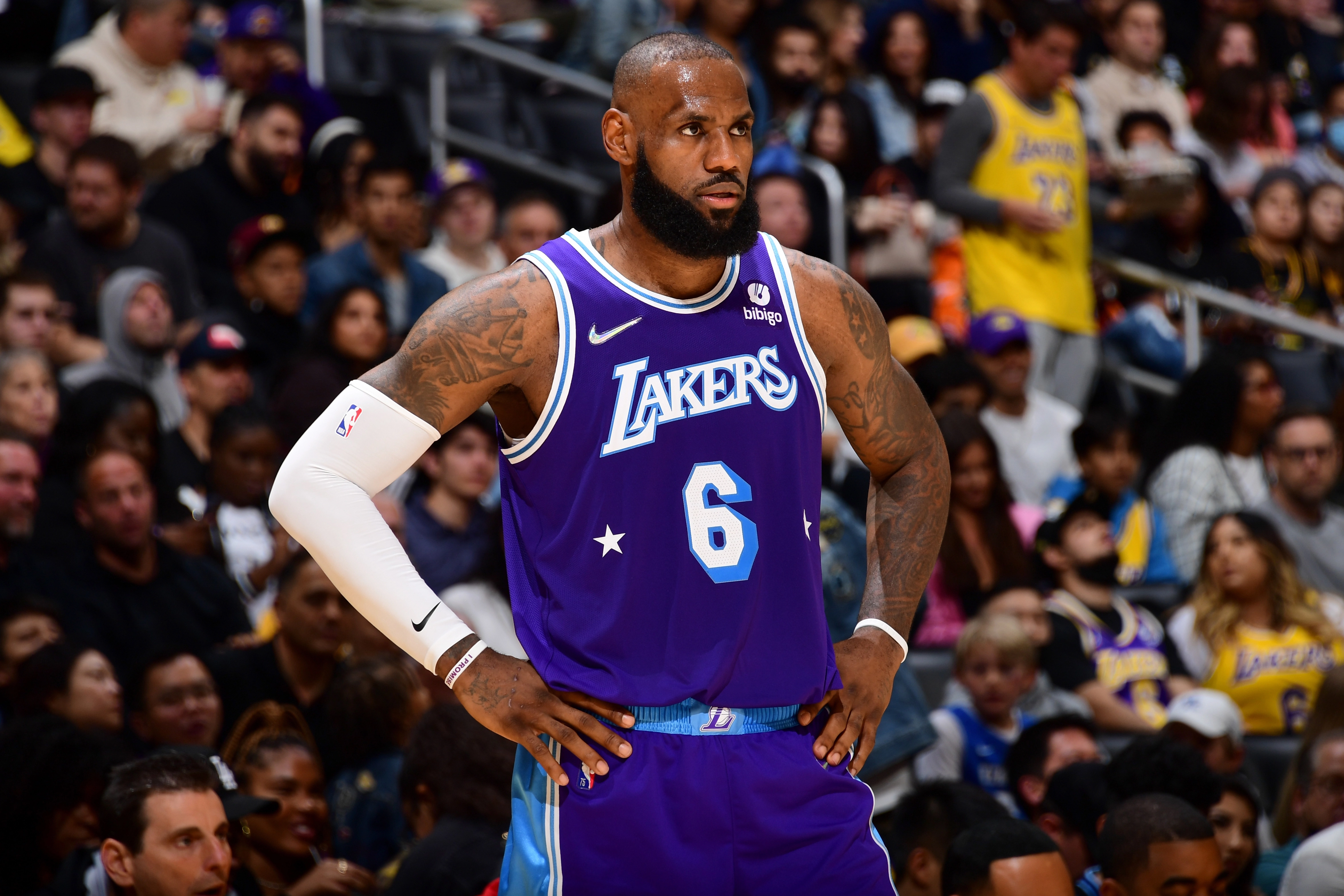 LEBRON James Lakers