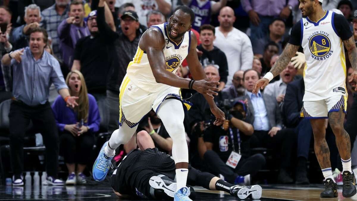 Draymond Green Receives One-Game Suspension for Stepping on Sacramento Player