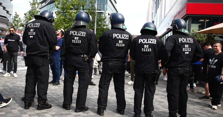 В Берлине произошли столкновения греческих фанатов, 12 человек госпитализированы