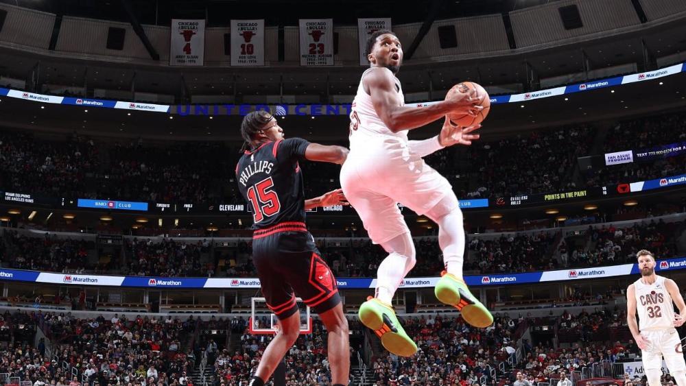 NBA Regular Season Recap: Chicago Fall to Cleveland, Oklahoma Triumphs Over Clippers – Full Game Analysis and Highlights